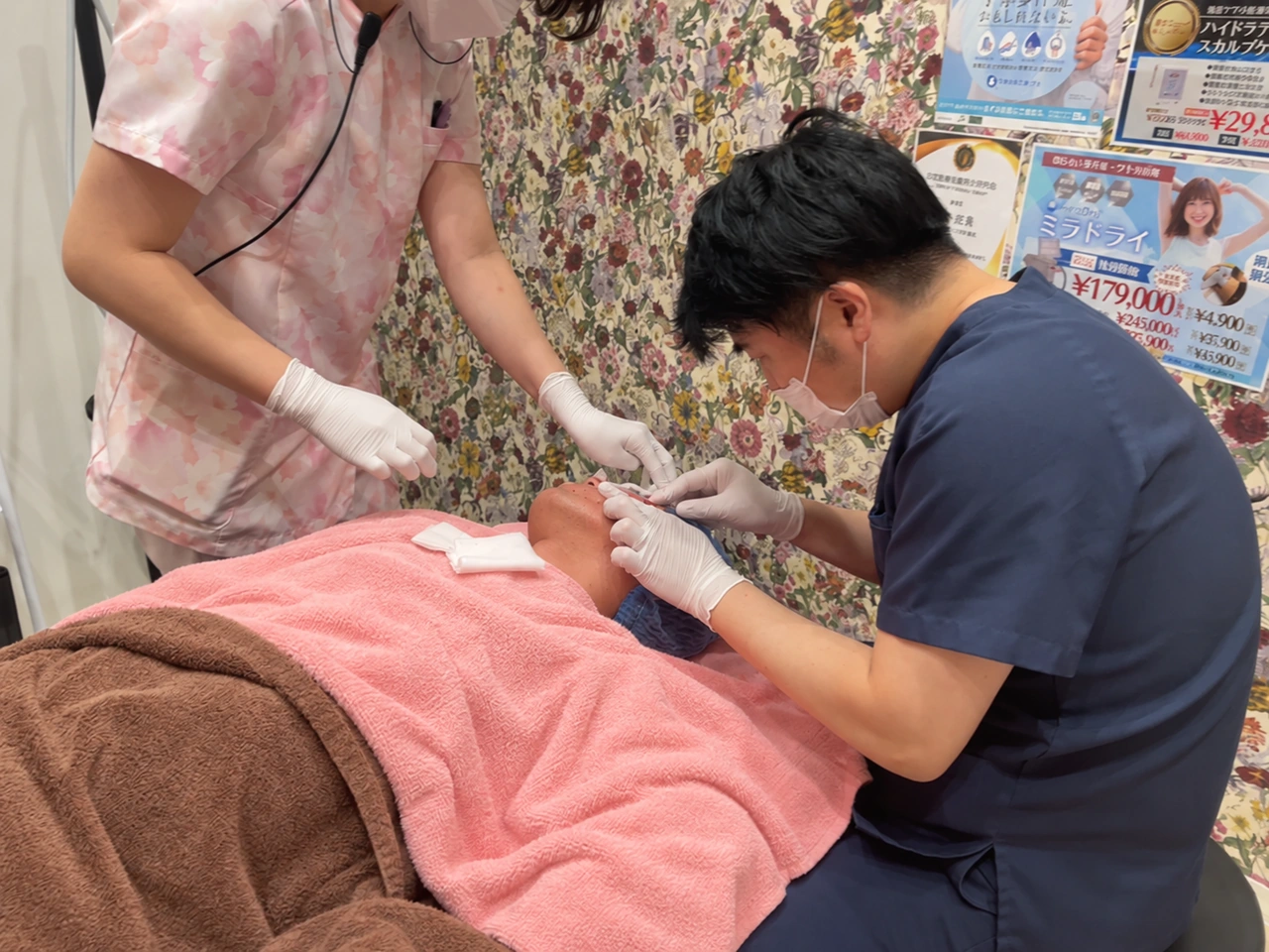 当院でのサブシジョン施術の様子